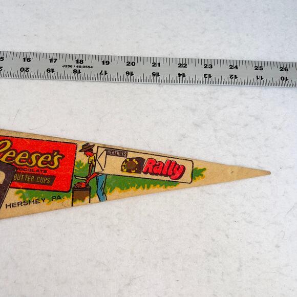 Hershey's Chocolate World PA VINTAGE Felt Pennant Medium ~ 25" L Reese's Krackel - Picture 4 of 6